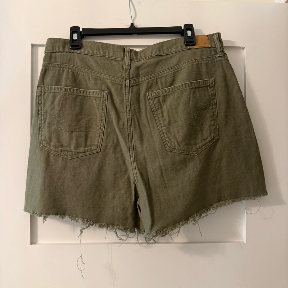 American Eagle High-Rise Distressed Shorts – Size 14 - Picture 2 of 14